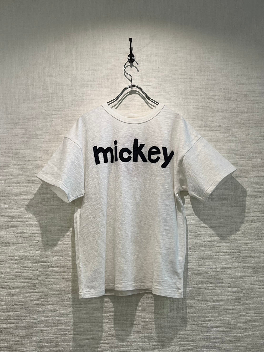 DENIMDUNGAREE/デニムダンガリー　3742454 MICKEY HERO TEE (ホワイト)