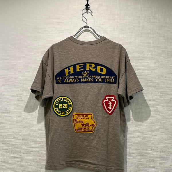 DENIMDUNGAREE/デニムダンガリー　3742454 MICKEY HERO TEE (チャコールグレー)