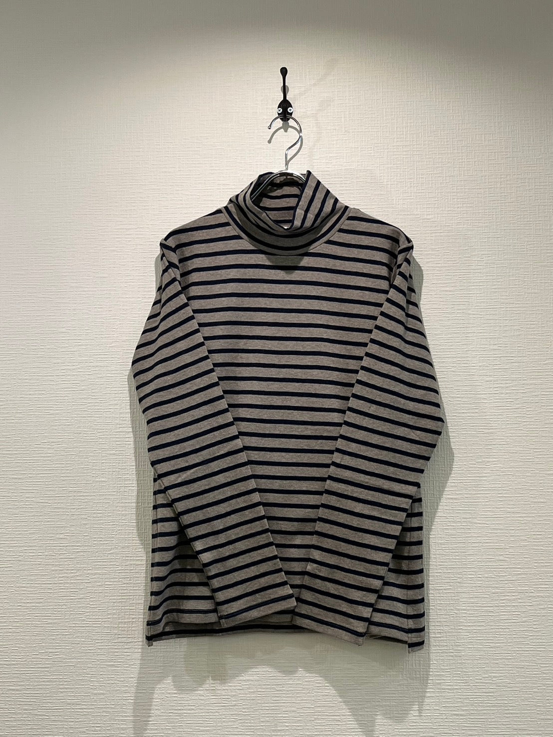 TANG/タング　BROS 接結　SUPIMA COTTON ハイネックカットソー（ベージュ×ネイビー）2225003