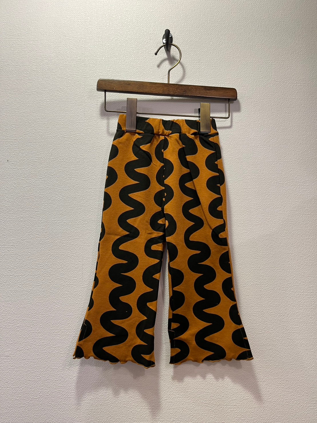 NEEDLE WORKS/NeWo Unewune pattern flare leggings (BROWN) [3225405]