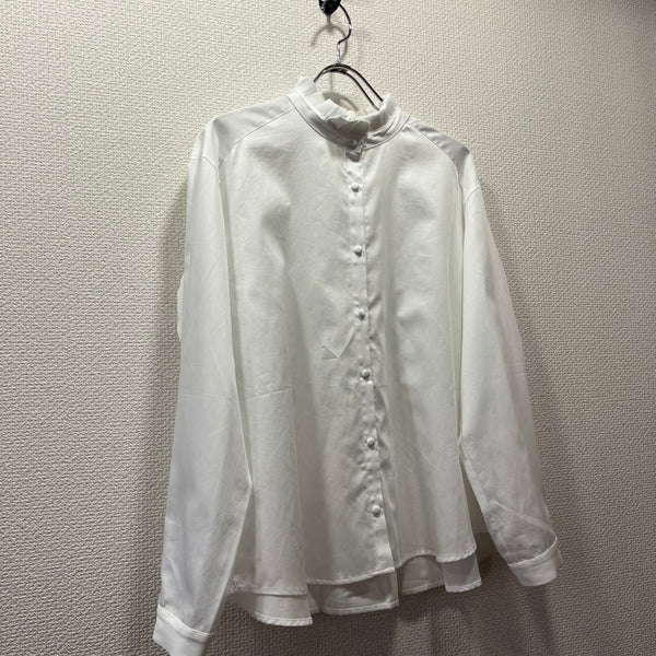 tumugu /纺纱棉缎面褶领衬衫（灰白色）TB19435b