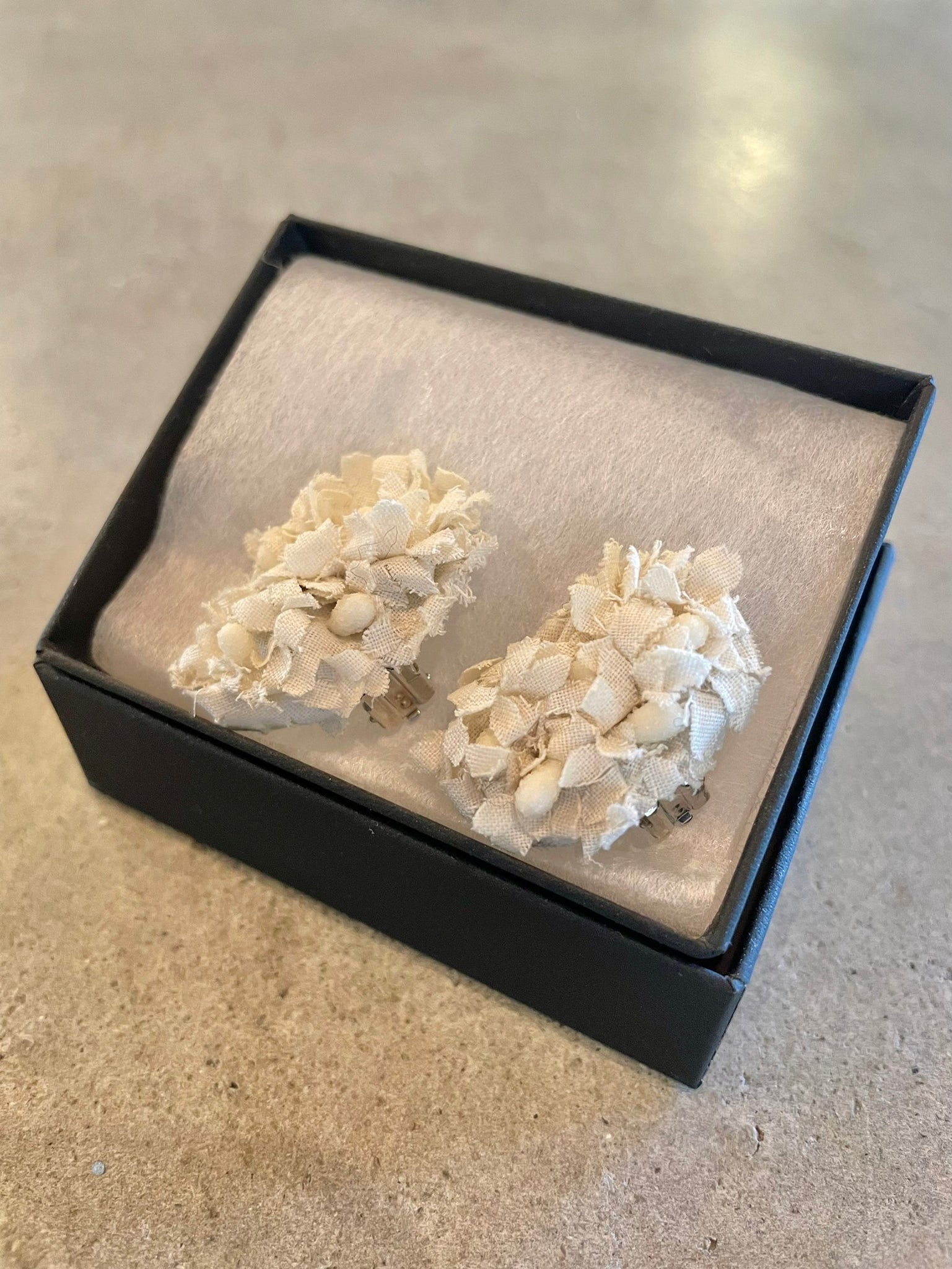 TUMUGU / Tumg Earrings (Ivory) TA18402